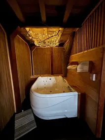The Love Nest cabin with a Jacuzzi - Image 2