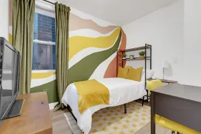 2BR Brownstone 7-min to Events, Downtown, & Lake - Image 3