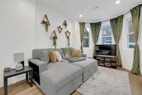 2BR Brownstone 7-min to Events, Downtown, & Lake - Image 4