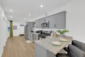 2BR Brownstone 7-min to Events, Downtown, & Lake - Image 2
