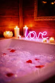 Romantic Chalet, XXL Spa, Home Theater, 5 min to Downtown - Image 5