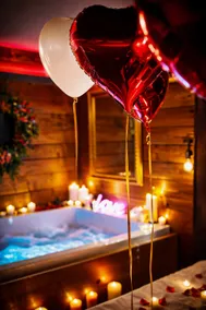 Romantic Chalet, XXL Spa, Home Theater, 5 min to Downtown - Image 4