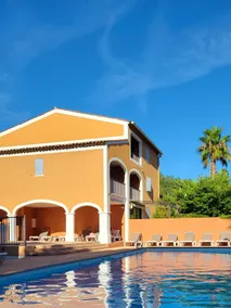 On the water: 50 m² terrace, paddle, air con & parking - Image 3