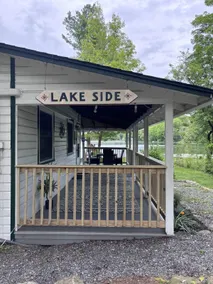 Lakefront Haven Modern Cottage - Image 4