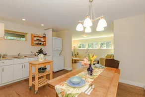 Serene Salt Spring Island Suite - Private, Central - Image 4
