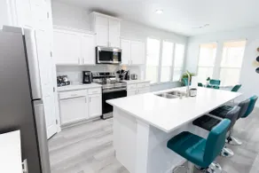 Luxurious Home, Near Downtown - Image 5
