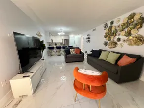 Modern Space in Miami Near Airport parking sleep 7 - Image 3
