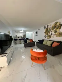Modern Space in Miami Near Airport parking sleep 7 - Image 4