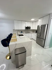Modern Space in Miami Near Airport parking sleep 7 - Image 5