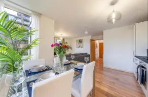 LuxuryStayLong-Sleeps6-FreeParking-FreeGym-Terrace - Image 4