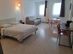 Beautiful studio near the train station - Image 4