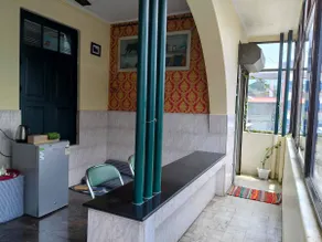 Maya STR Cozy Room near Swaraj Round - Image 3