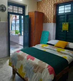 Maya STR Cozy Room near Swaraj Round - Image 2