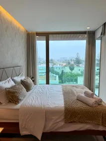 LH Suites: Urban elegance & unobstructed views - Image 2