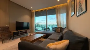 LH Suites: Urban elegance & unobstructed views - Image 3