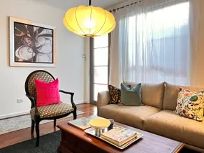 Stylish City Retreat| Free Garage| 2BR Walk to CBD - Image 2