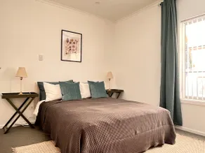 Stylish City Retreat| Free Garage| 2BR Walk to CBD - Image 5
