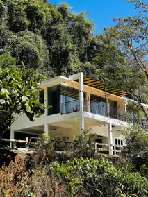 luxurious mountain glasscastle-2 hillview suites - Image 2