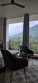 luxurious mountain glasscastle-2 hillview suites - Image 3