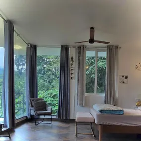 luxurious mountain glasscastle-2 hillview suites - Image 4