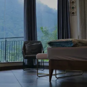 luxurious mountain glasscastle-2 hillview suites - Image 5