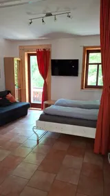 Cozy 1-bedroom apartment with balcony - Image 3