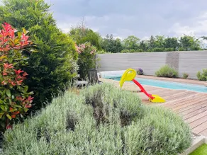 Modern 4-bedroom house, sleeps 6/8, close to center - Image 2