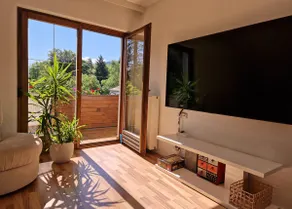 Apartment with lake access & pool & garden - Image 2