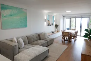 Scarborough Luxury Retreat - Image 2