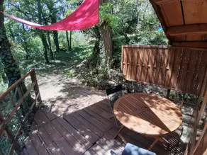 Small wooden cabin - Image 4