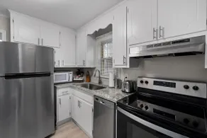 Prime Location! 3 Mins to Duke, Near Food & Fun - Image 4