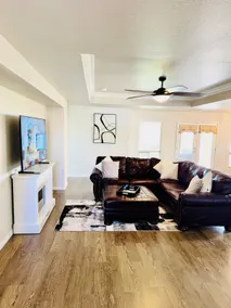 Modern Chíc In The Desert (3 bed, 2 bath, garage) - Image 2