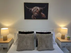 Stylish 3-Bed 2-Bath Home in Rugby- WiFi & Garden - Image 3