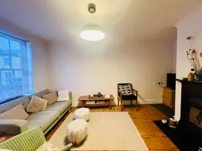 Stylish Homely Cottage Near High St & River Stour - Image 2