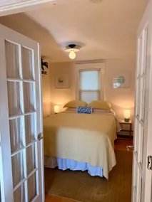 Cozy Lake View Cottage · Near Hosptials & DCU - Image 3