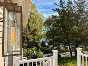 Cozy Lake View Cottage · Near Hosptials & DCU - Image 4