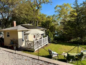 Cozy Lake View Cottage · Near Hosptials & DCU - Image 2
