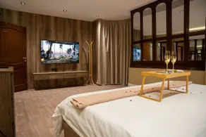 Bohemian design apartment - two rooms and a living room with a dining table - Image 3