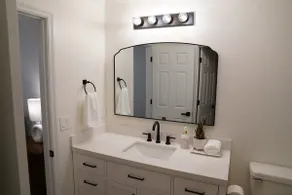 Spacious 2BR/2BA: Ideal for Families & Work Trips - Image 4