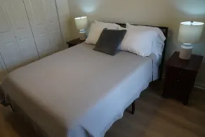 Spacious 2BR/2BA: Ideal for Families & Work Trips - Image 3