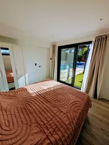 Pool House - Image 5