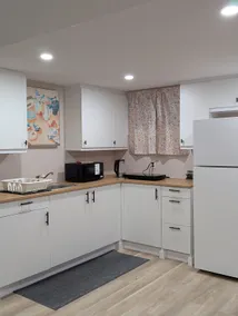 1 Private cozy Suite w/ Bathroom-Laundry- Parking - Image 4