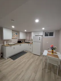 1 Private cozy Suite w/ Bathroom-Laundry- Parking - Image 2