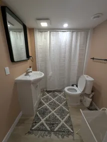 1 Private cozy Suite w/ Bathroom-Laundry- Parking - Image 3