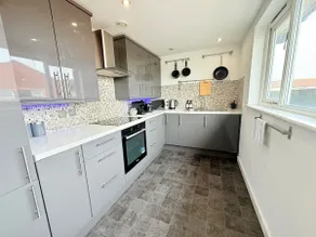 Penthouse with City Views - Image 3