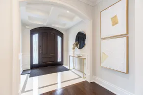 Luxury 5 Bedroom Home, free parking, private gym - Image 5