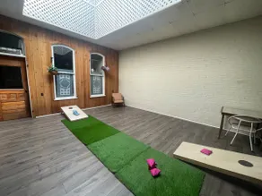 Spacious Downtown Apartment - Image 3
