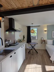 Studio 109 With kitchen and laundry room - Image 3
