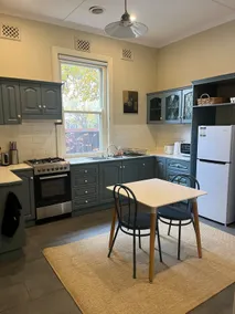 Executive Cottage, Luxe 1930s Stay in the Heart - Image 3