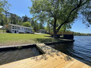 4 bed, 4 bath Lakefront home! - Image 2